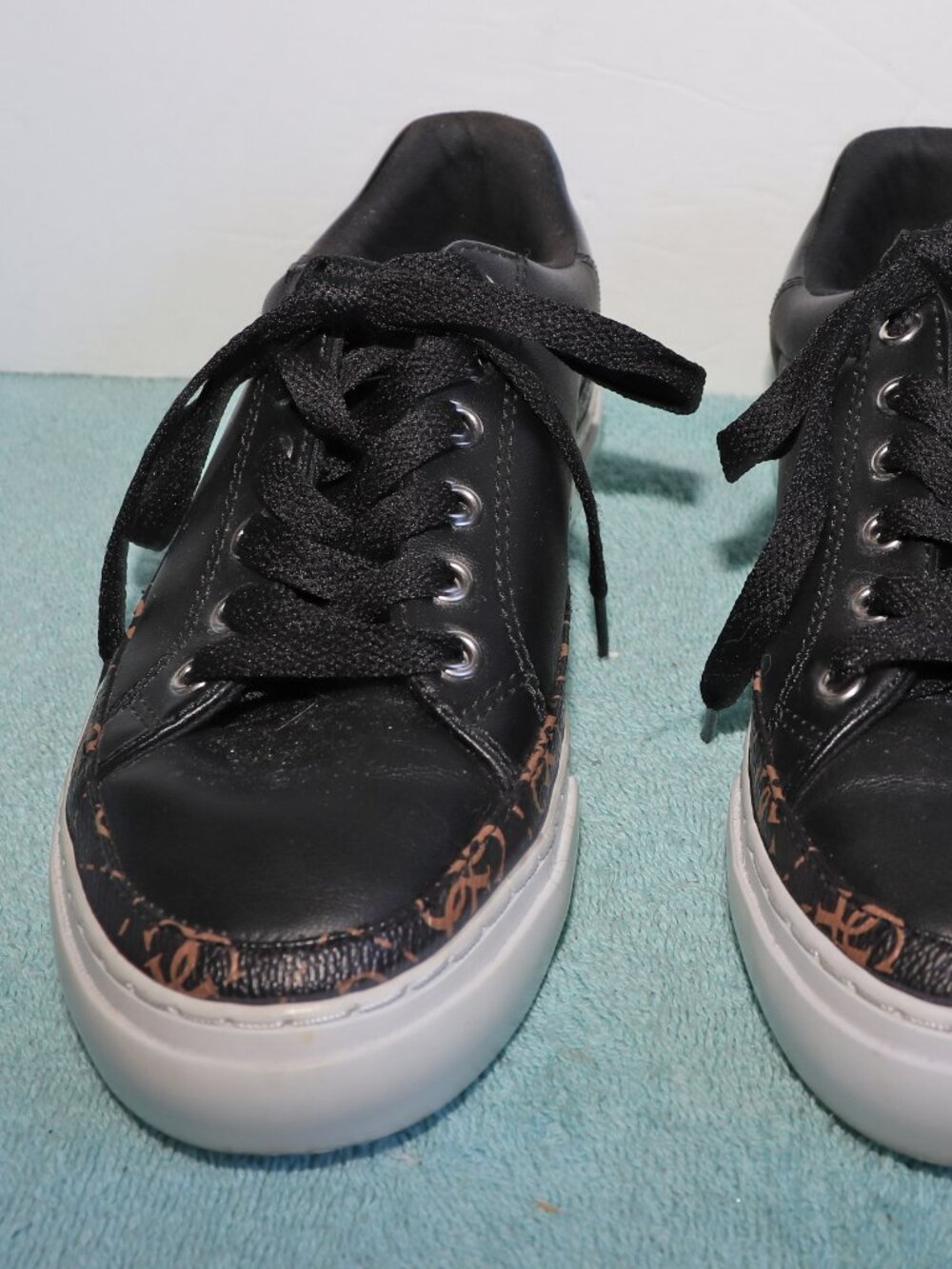 Women's Size 5.5M Guess Casual Sneakers 2890519 Shoes